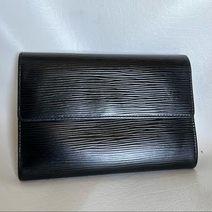 Louis Vuitton Vuitton epi-wallet